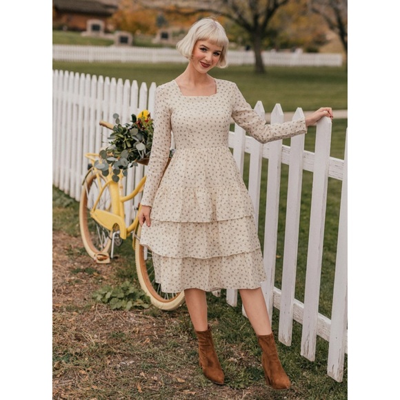 JessaKae Dresses & Skirts - JessaKae Coraline Tiered Midi Floral Dress Ruffled Skirt Long Sleeve Cream Large